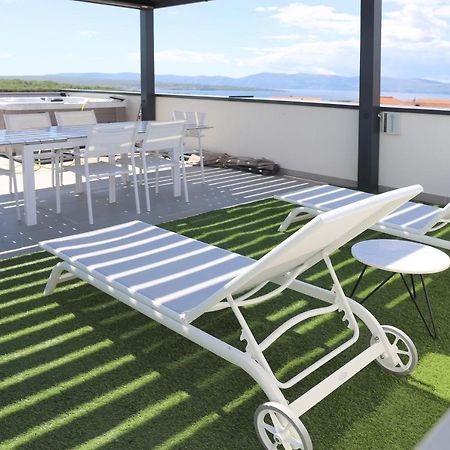 Apartments Terra Sun With Private Pool Or Jacuzzi Njivice Buitenkant foto