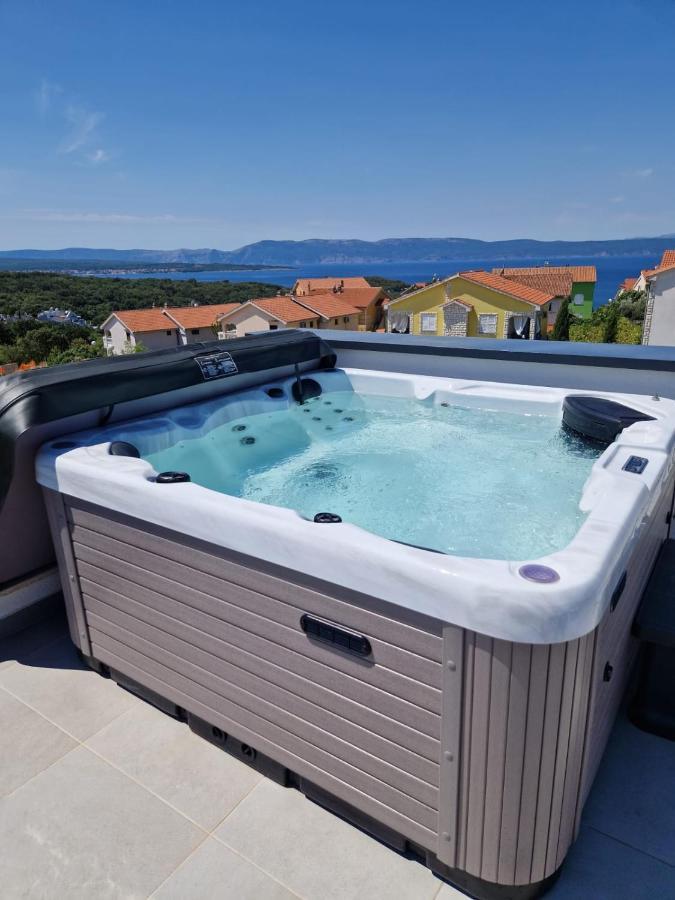 Apartments Terra Sun With Private Pool Or Jacuzzi Njivice Buitenkant foto