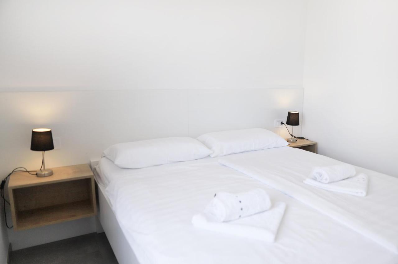 Apartments Terra Sun With Private Pool Or Jacuzzi Njivice Buitenkant foto