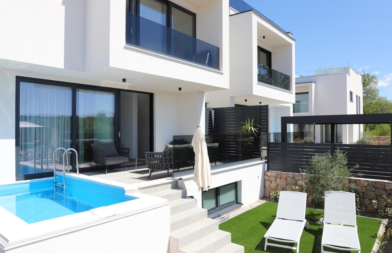 Apartments Terra Sun With Private Pool Or Jacuzzi Njivice Buitenkant foto