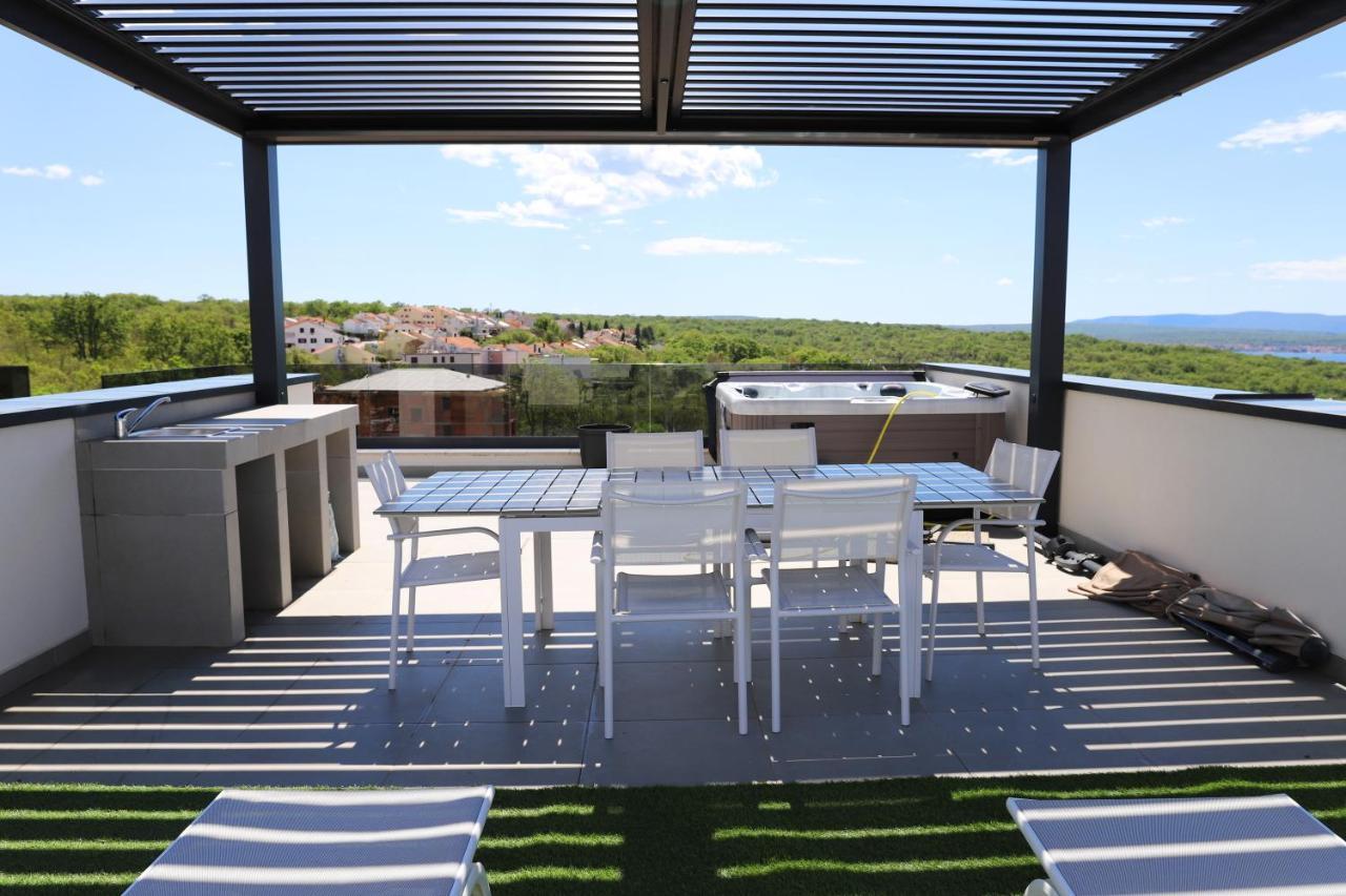 Apartments Terra Sun With Private Pool Or Jacuzzi Njivice Buitenkant foto