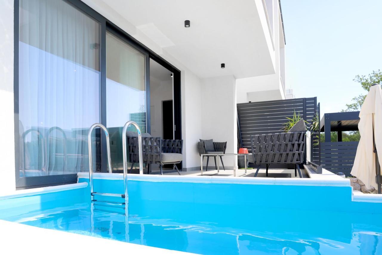 Apartments Terra Sun With Private Pool Or Jacuzzi Njivice Buitenkant foto